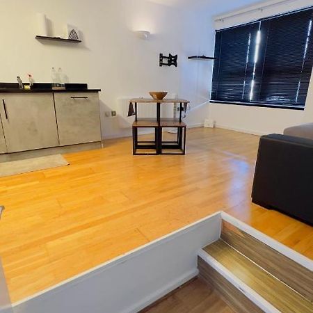 Charming 1-Bedroom Apartment In Woolwich لندن المظهر الخارجي الصورة