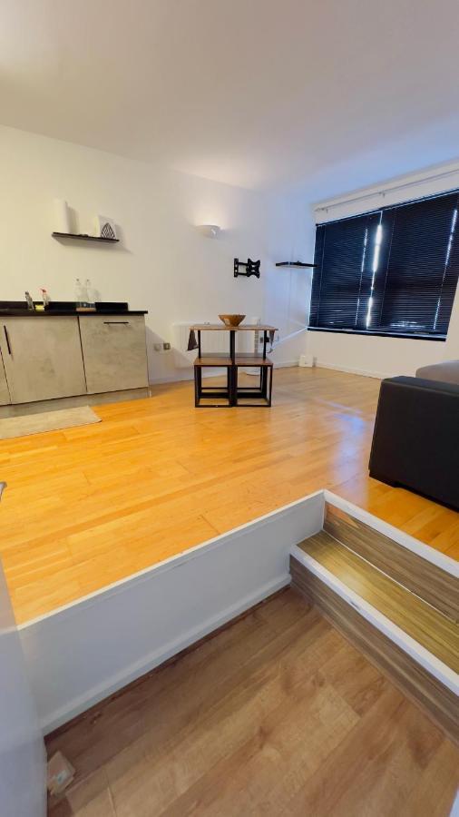 Charming 1-Bedroom Apartment In Woolwich لندن المظهر الخارجي الصورة