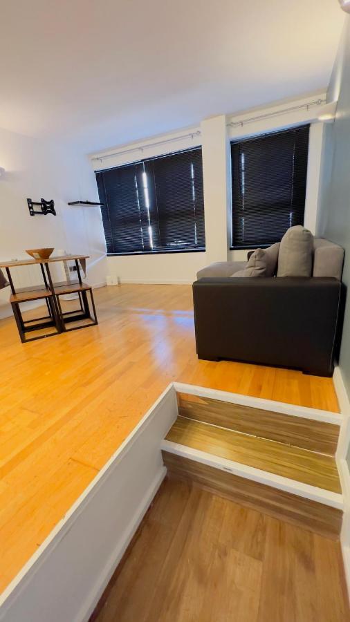 Charming 1-Bedroom Apartment In Woolwich لندن المظهر الخارجي الصورة